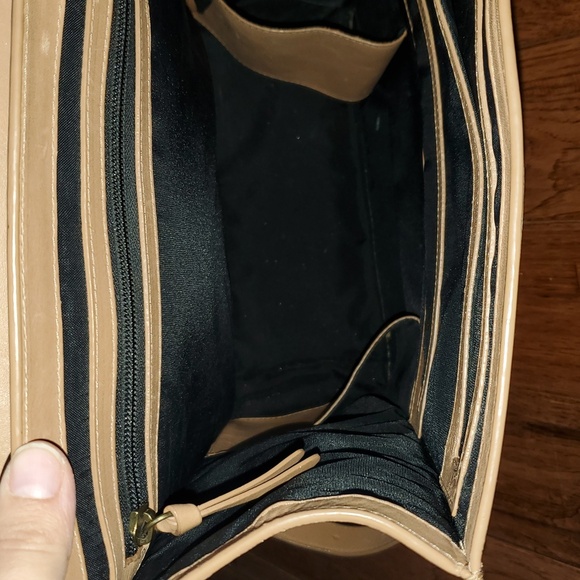 Gathre Pebbled Leather Diaper Backpack With Top Handle - Picture 12 of 15